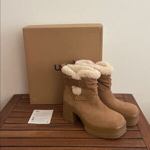 UGG Moxy Pull On Boots Chestnut USA Women Size 8/UK 6/EU 39
